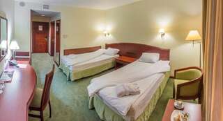 Гостиница Ринг Премьер Отель Ярославль Стандартный двухместный номер с 2 отдельными кроватями-4
